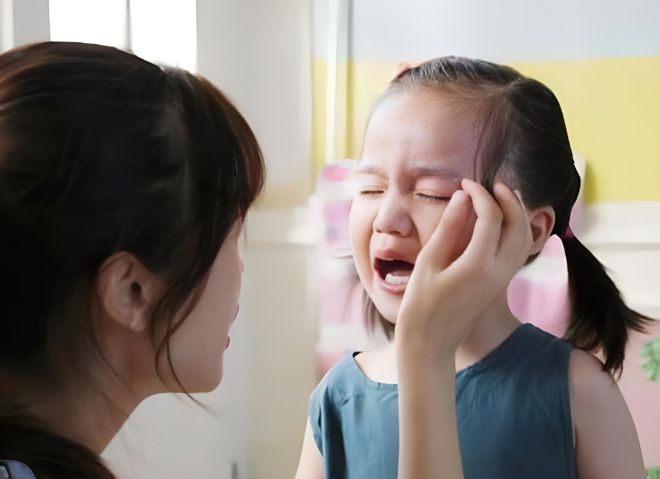 最新女生扇脸现象，探究背后的原因与应对之策